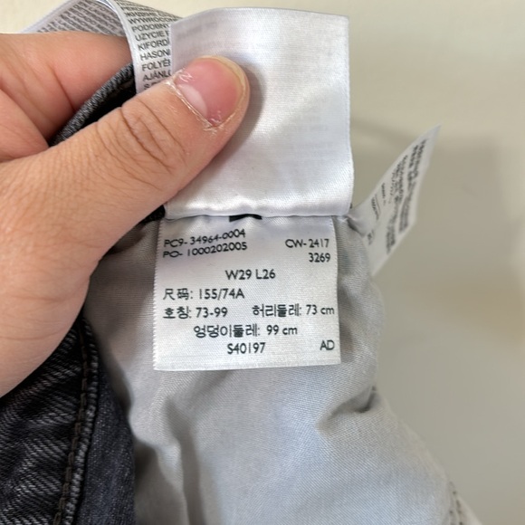 Levi’s 501 Crop Jeans Get Off My Cloud Black Denim Jeans Size 29 - Picture 12 of 12